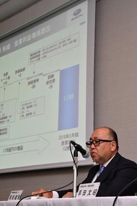 会見する岡田CFO