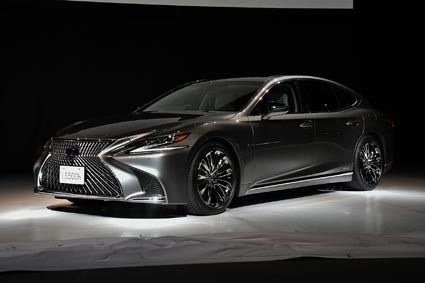 11年ぶりの全面改良となる「レクサスLS」。旗艦モデルとして最新技術を満載した