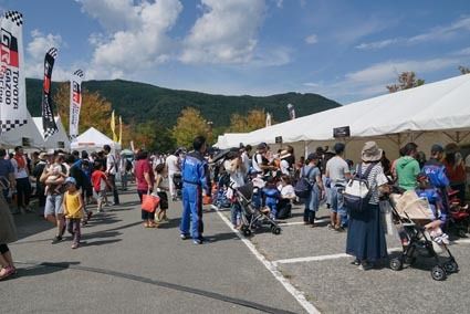 子ども向け体感企画を豊富に揃え、家族連れを中心に終日賑わいを見せた