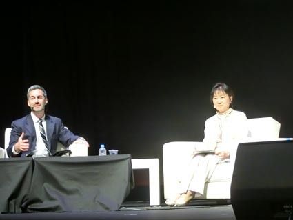 (写真右)日産自動車の星野朝子専務執行役員日本事業担当