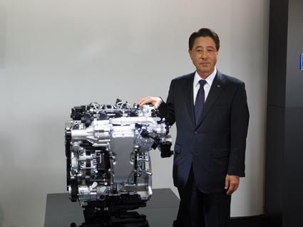 説明会には小飼社長も出席。「求めやすい価格で優れた環境性能を提供する」と新技術の商品力をアピール