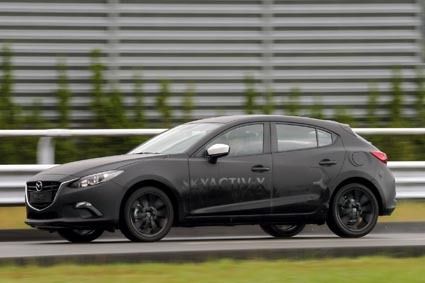 次世代技術の開発車両。試乗では市街地を想定したコースを走行した