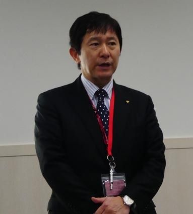 挨拶する小倉崇トヨタL&Fカンパニー国内営業部部長