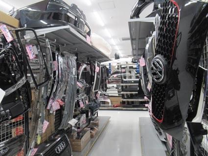 印象的なグリルが並ぶ