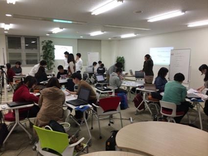 最近の学生は自動車などに限らず文房具やインテリア、ウェブなど様々な分野のデザインに興味を示す