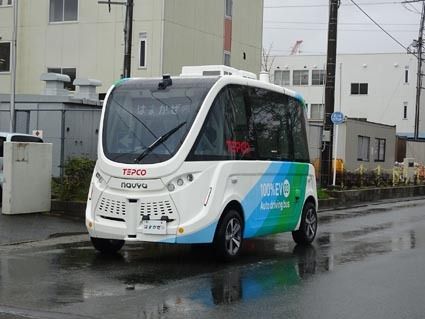 福島第一原発の構内を走行する自動運転EVバス「はまかぜ」