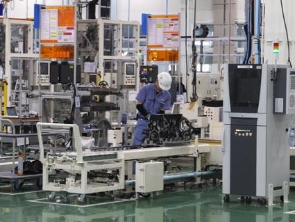 設備の刷新とともに省人化を進めた一方で、組み立て工程は従業員のスキルが生産性を左右する