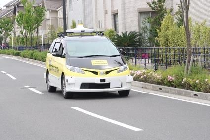 時速10キロメートルで顧客の元に走る自動運転車