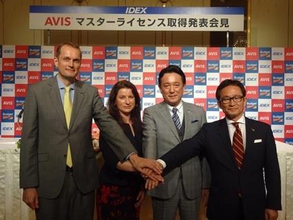 先月18日、福岡市内で両社がそろって記者会見した