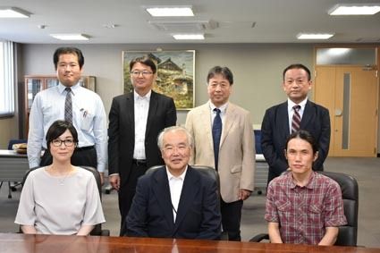 野地学長と研究クラスターのメンバー
