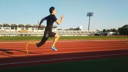 板バネと言われるスポーツ用義足で陸上への挑戦