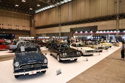 前回を上回るヘリテージカー販売店が自慢の商品を展示販売した