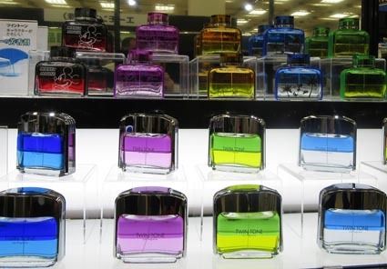 ツートンの色合いが女性に好評だ