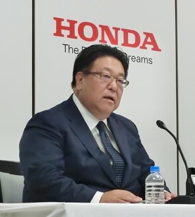 会見する倉石副社長