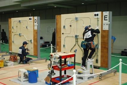 〈電気工事〉配線工事を模した課題に取り組む