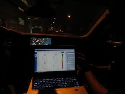 走行特性の計測。路上で計測した動きを数値化して、車両ブランドにマッチした乗り味づくりに役立てる