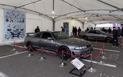 R32型ではハーネスやホース類、エンブレムが売れ筋だという