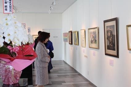 セレモニーの後、2階のふれあいギャラリー鶴岡を見学した