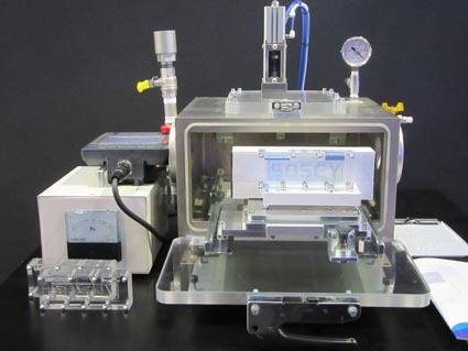 日本ソセー工業の真空注入機