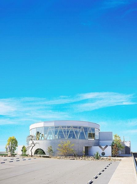 森の中の研究所をイメージした