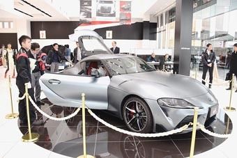 新型車をひと目見ようと多くの顧客が訪れたGRガレージ大阪八尾