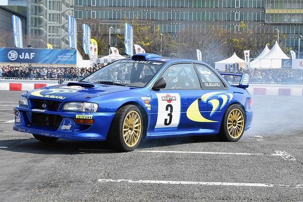 スバルは1998年のWRCに参戦した「インプレッサWRC98」のデモ走行を実施