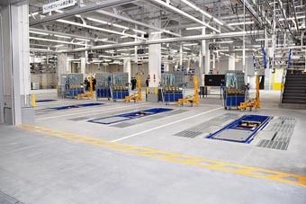 1ピットあたりのスペースを広く取り、作業性向上にも配慮