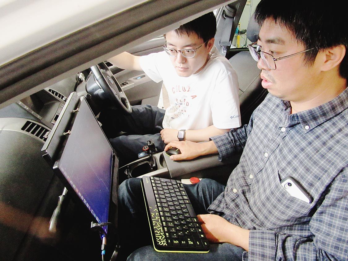 学生も実証実験に参加する