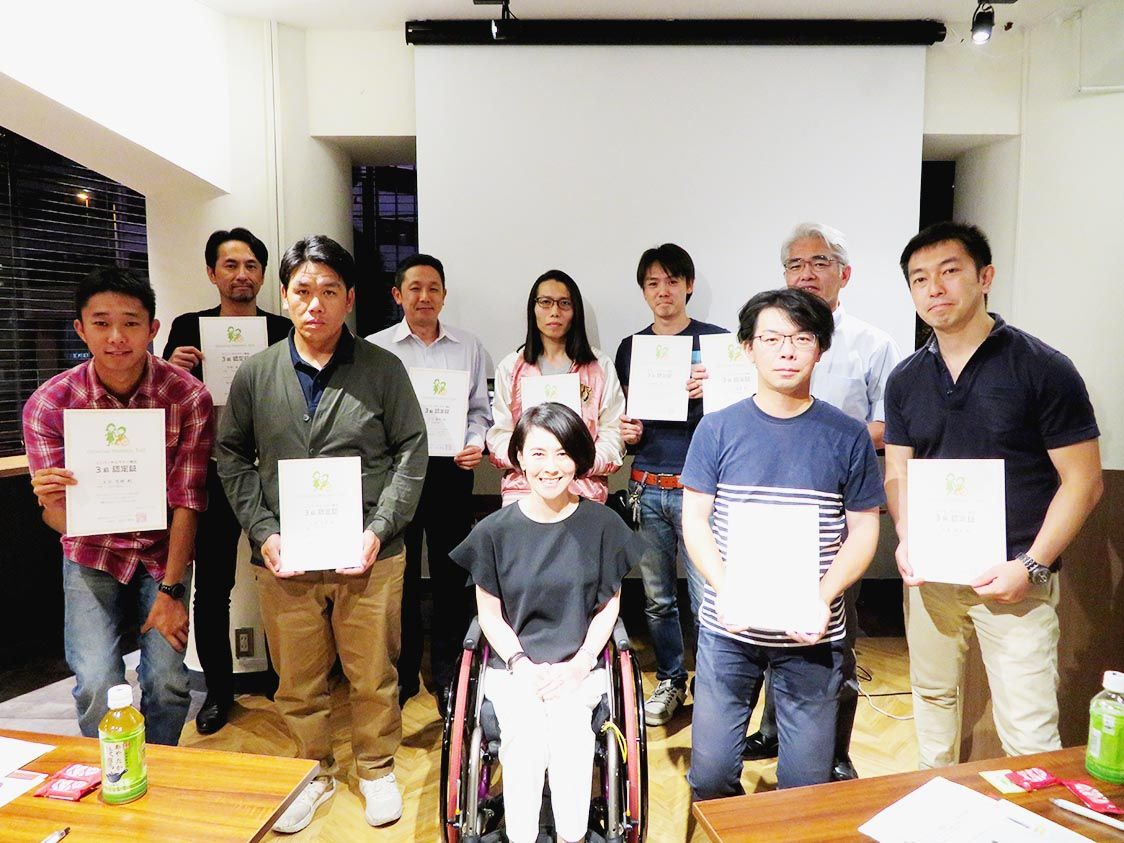 試乗会に参加する10人のドライバーが、事前にユニバーサルマナー検定3級を取得