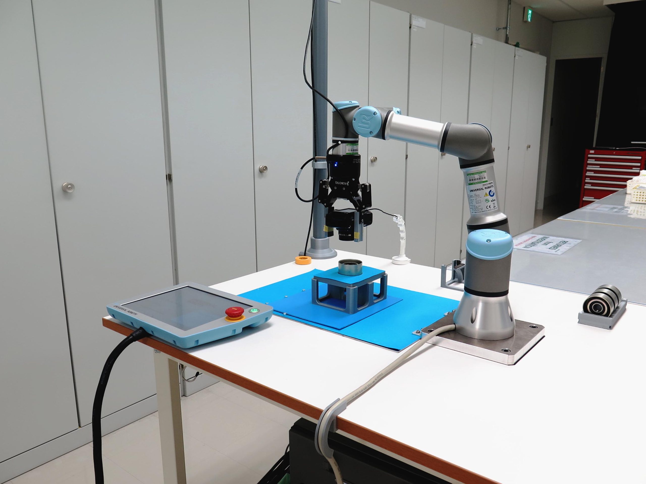 作業の効率化を目的としたロボットの導入も進めている