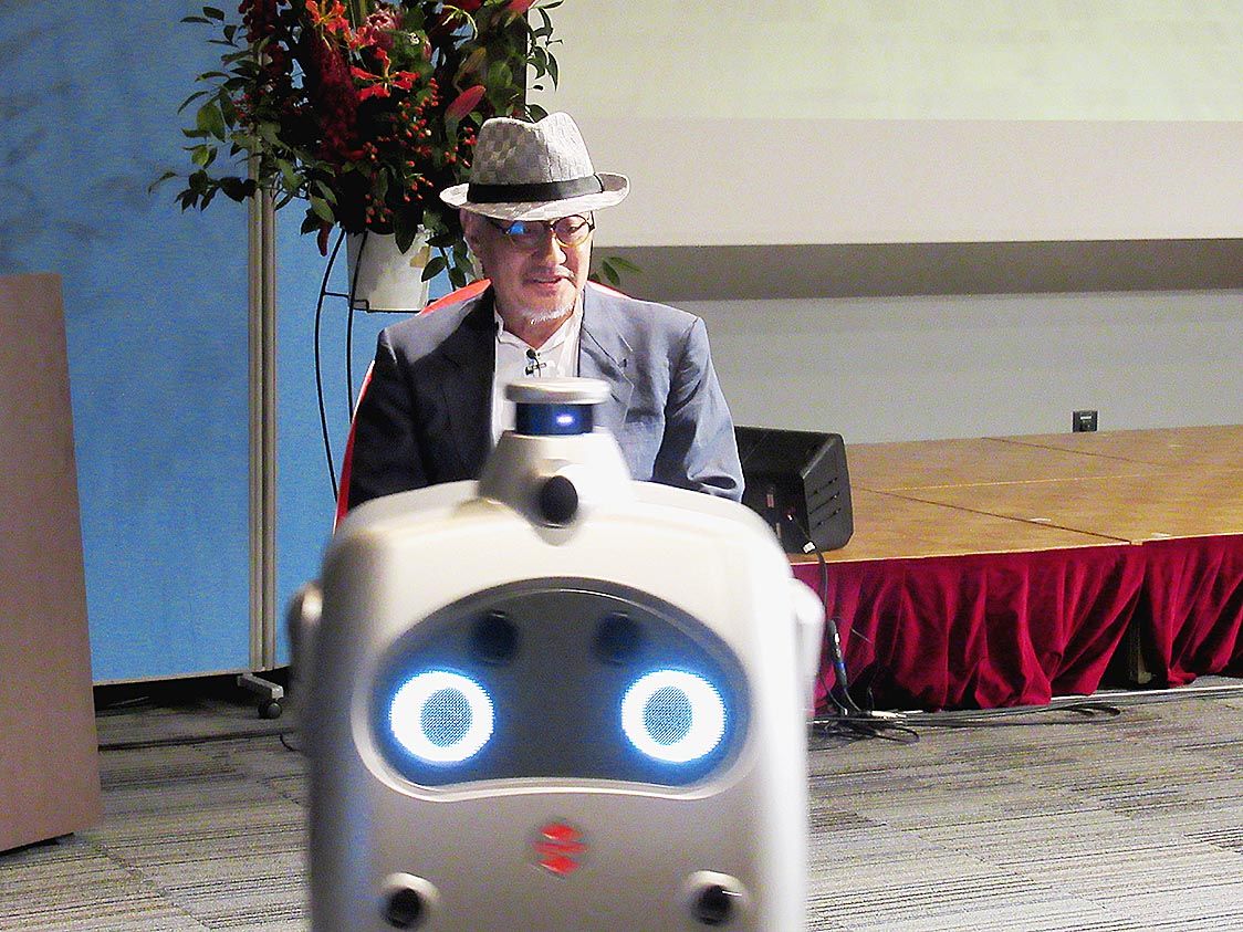 自動運転で利用者を目的地まで運ぶ