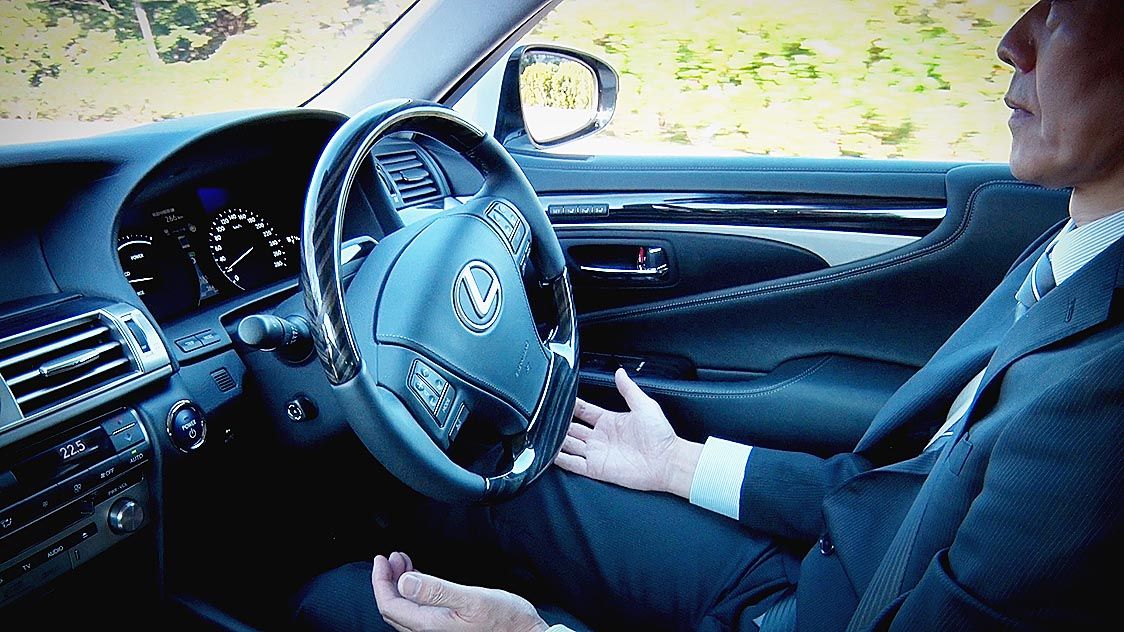 自動運転は、高齢者の移動を確保する手段としても期待されている