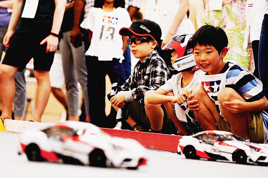 子どもたちは表彰式のほか、デザイン体験やラジコンカー製作、京都での日本文化体験などを楽しんだ