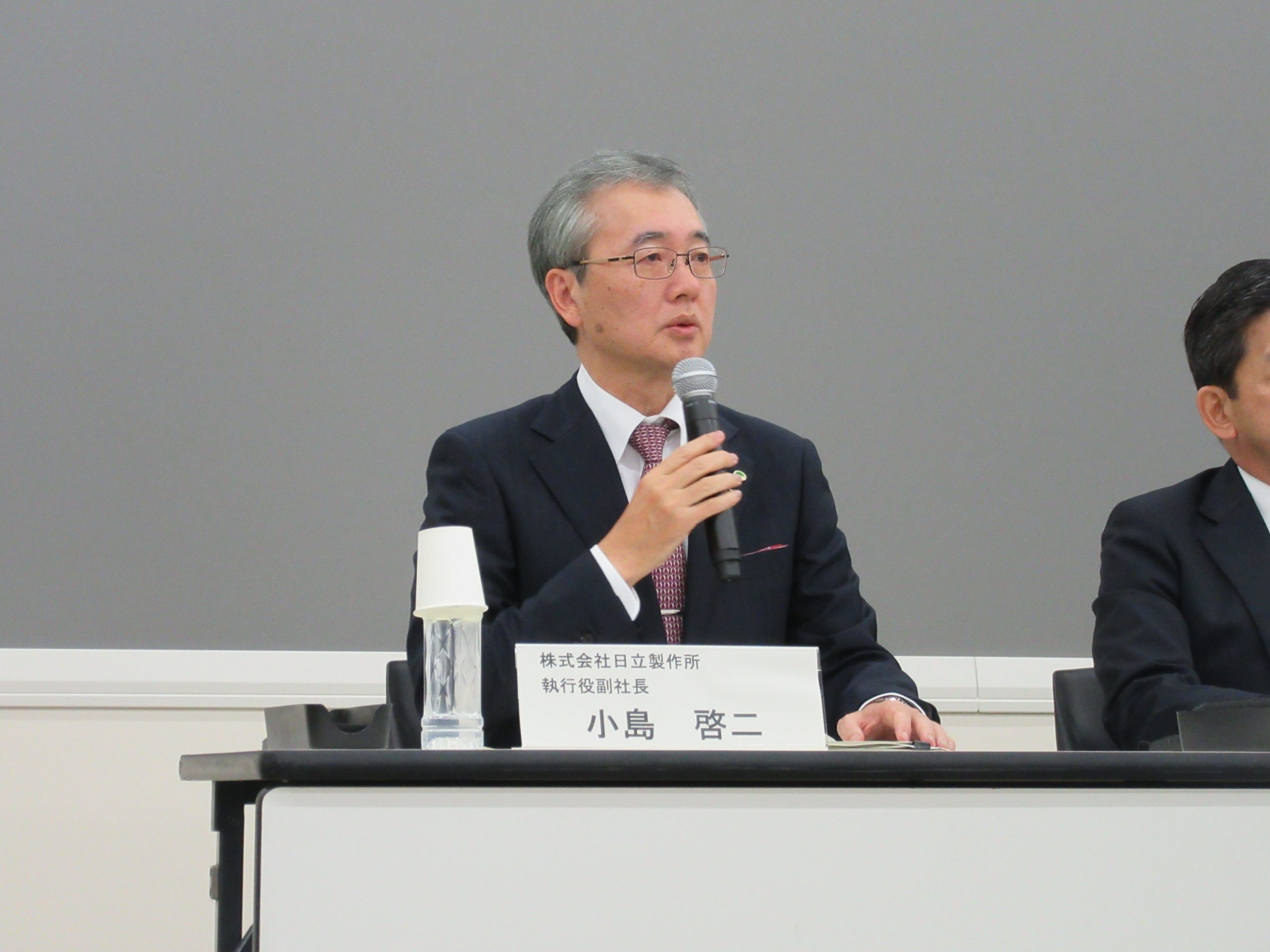 日立 小島副社長