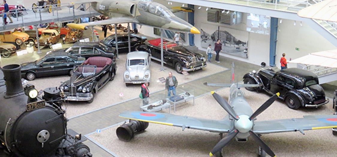 写真C-(3)-4 チェコ国立技術博物館 プラハ市内にありかつて生産していた乗用車中心とした乗り物が所狭しと展示されている