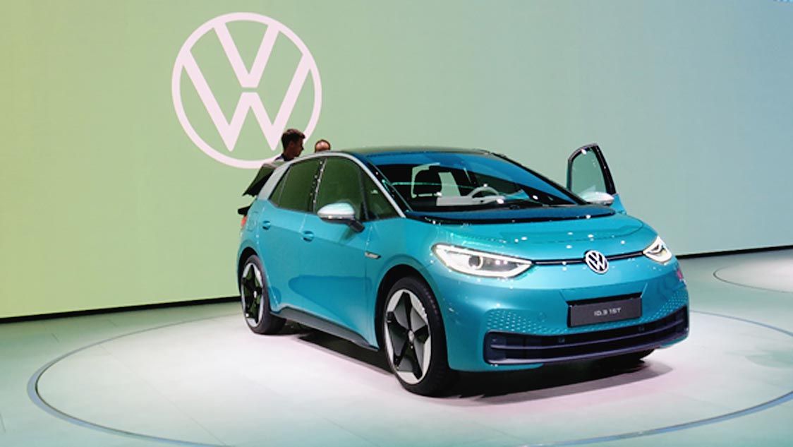写真14 2019年フランクフルト・モーターショウで発表されたゴルフの3代目になるID.3 電気自動車