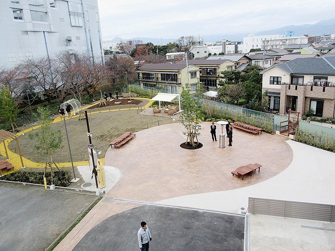 広々としたパークは店舗の借景としても申し分ない