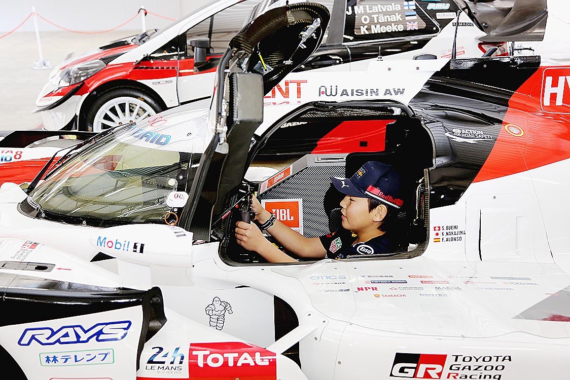 子ども向けにコックピット乗車体験も行われた