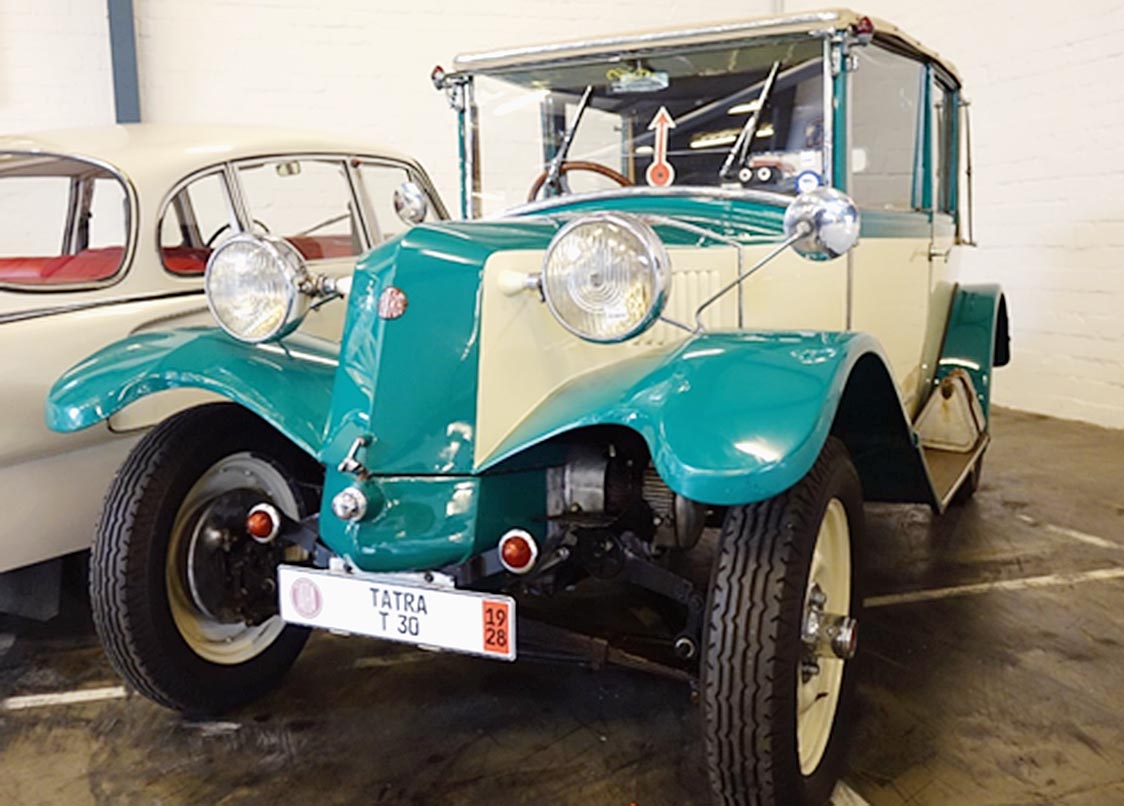 写真C-(3)-7 タトラT30 1928年製 水平対向4気筒 1680 ■(文字コード規格外文字) 24馬力 空冷エンジンゆえグリルのない独特な形態である 時速90㌔㍍ アインベック市PSシュパイヒャー自動車博物館