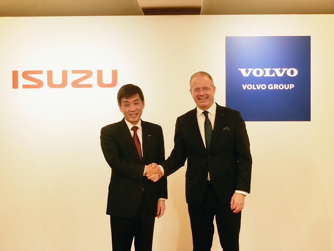 自動車メーカーでは昨年12月、立て続けに再編の動きがあった。グループPSAとFCAが対等合併に合意し、いすゞ自動車とボルボは戦略的提携に合意した(いすゞとボルボ)