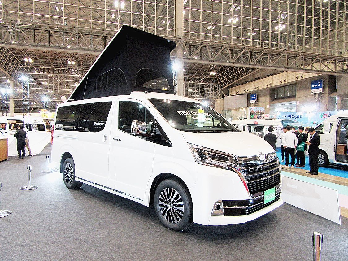 ■「グランエース」(トイファクトリー)
大手ビルダーのトイファクトリーはトヨタ自動車が昨年12月に発売した高級大型ミニバン「グランエース」のキャンピングカーを初披露