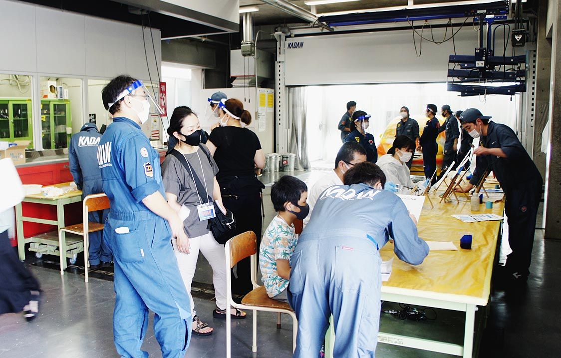 エアブラシ体験など普段経験できない企画も人気を集めた