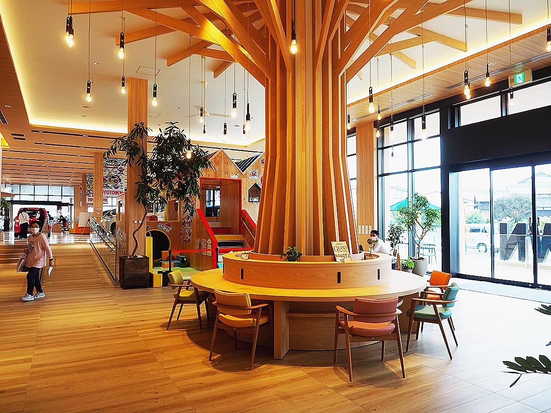 両店舗とも気軽に訪れてもらえる店づくりに力を入れる(トヨタウン名張店)