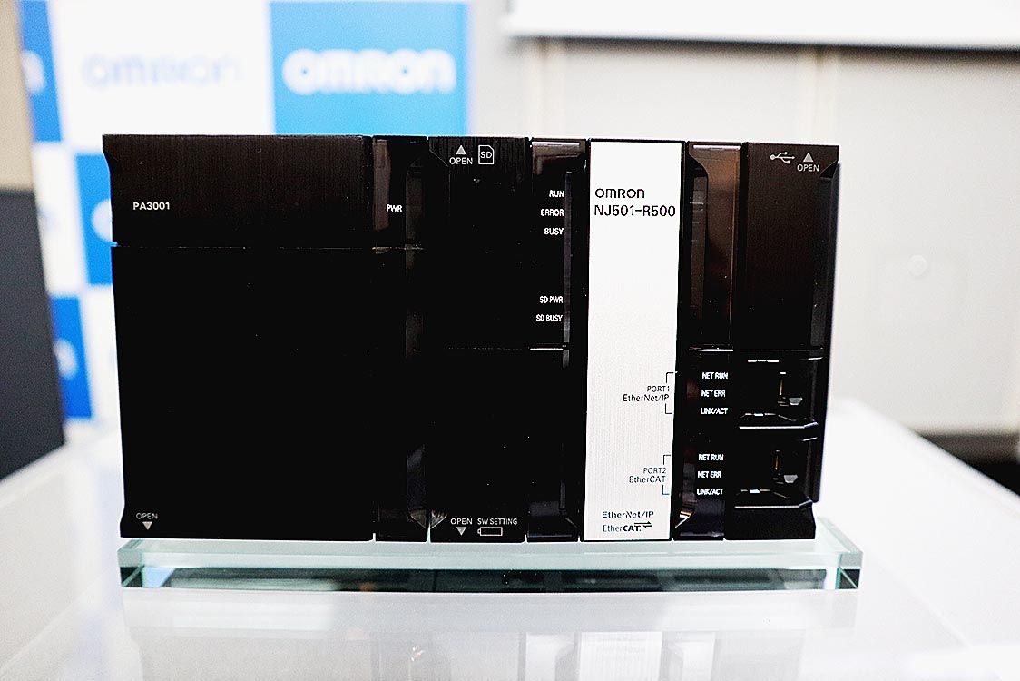 ロボット統合コントローラー外観