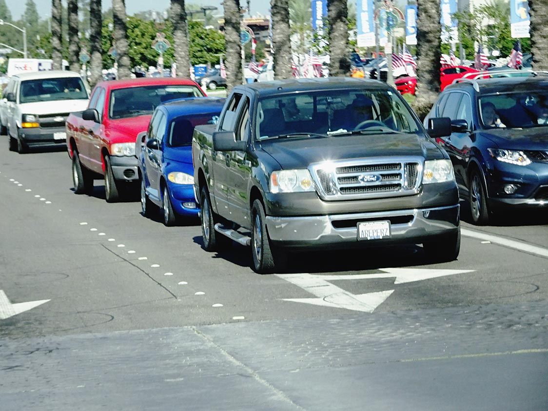 専門家は、さらなる政府支援がなければ破綻が増加し、失業の新たな波がそれに続くと指摘する