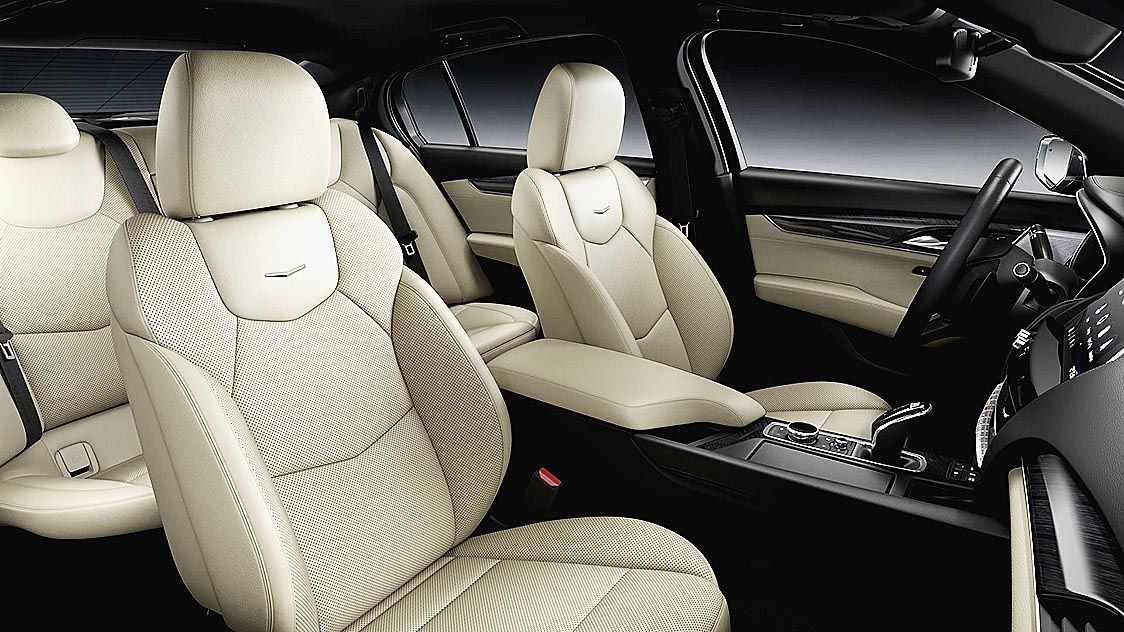本革レザーシートには各種快適機能を搭載