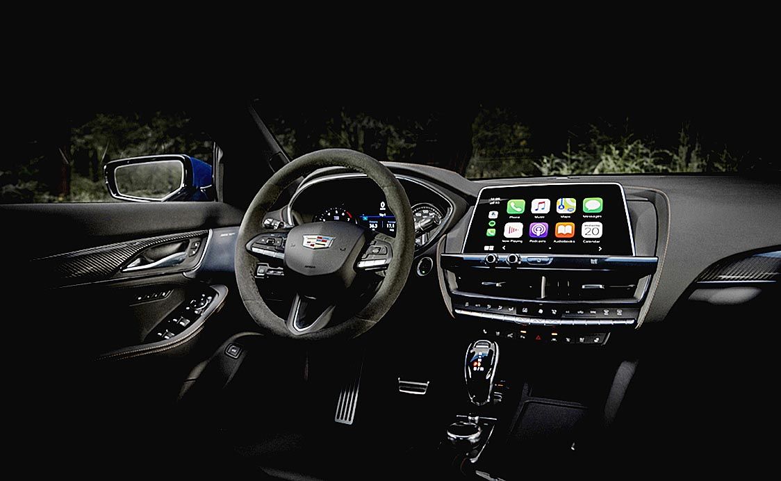 10㌅ディスプレーはスマートフォンとの連携機能も充実