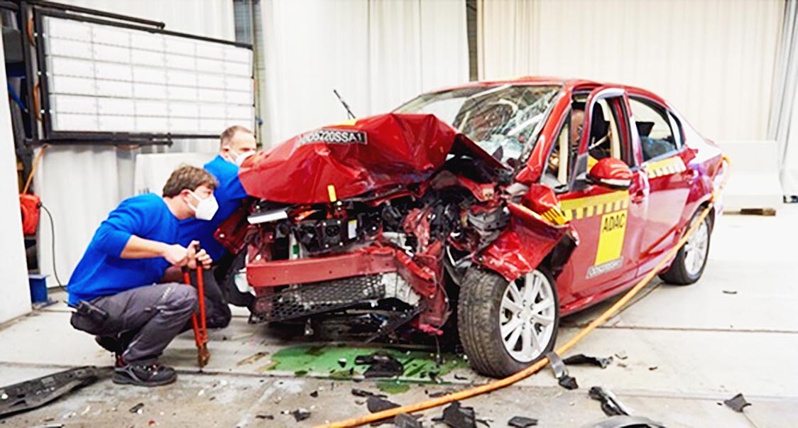 写真19 HB紙1月14日の記事は中国車に「安全性では否定的」で記事のタイトルは「安い中国EVはクラッシュテスト不合格」で「安かろう、悪かろうの見本」と暗示している