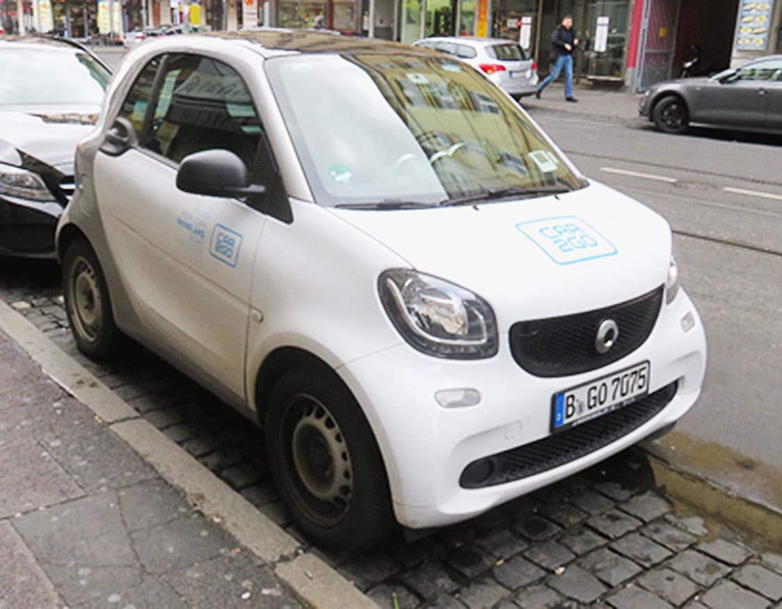 写真6 スマートのEV フランクフルト市路上にて筆者撮影