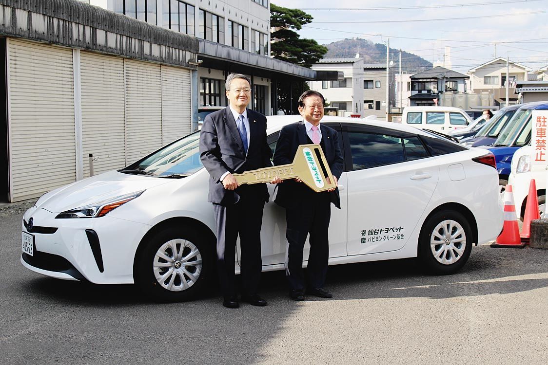 佐藤社長㊧と滝口町長